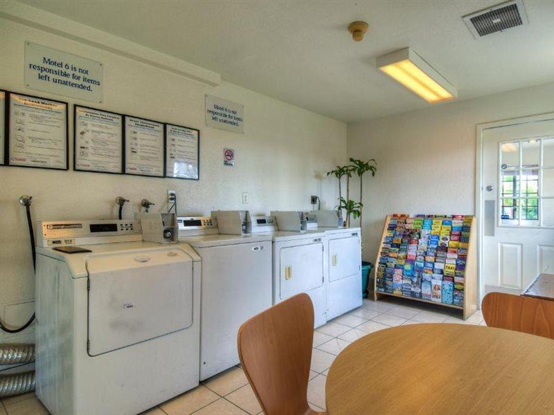 Motel 6-Escondido, Ca Zewnętrze zdjęcie